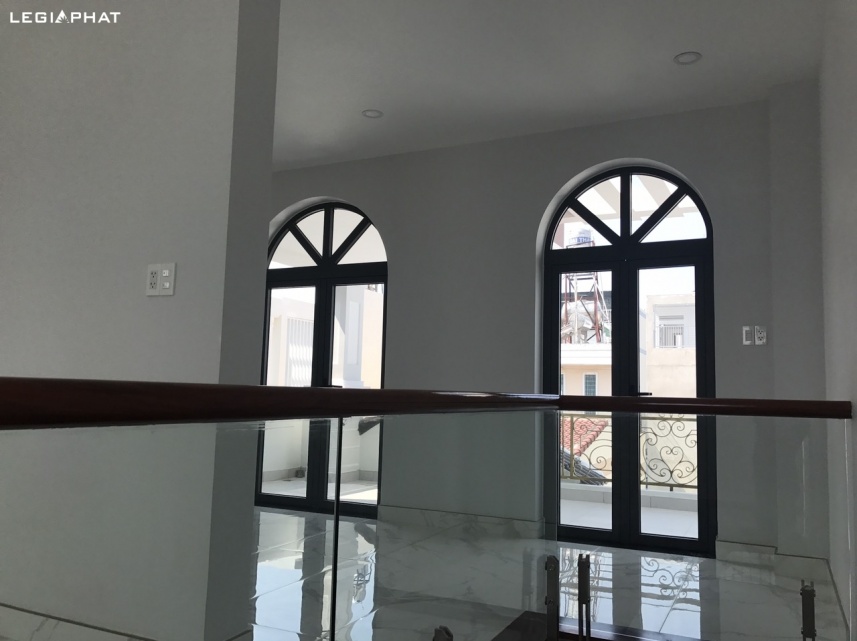 THI CÔNG NHÀ ANH TÔ VĂN SUA