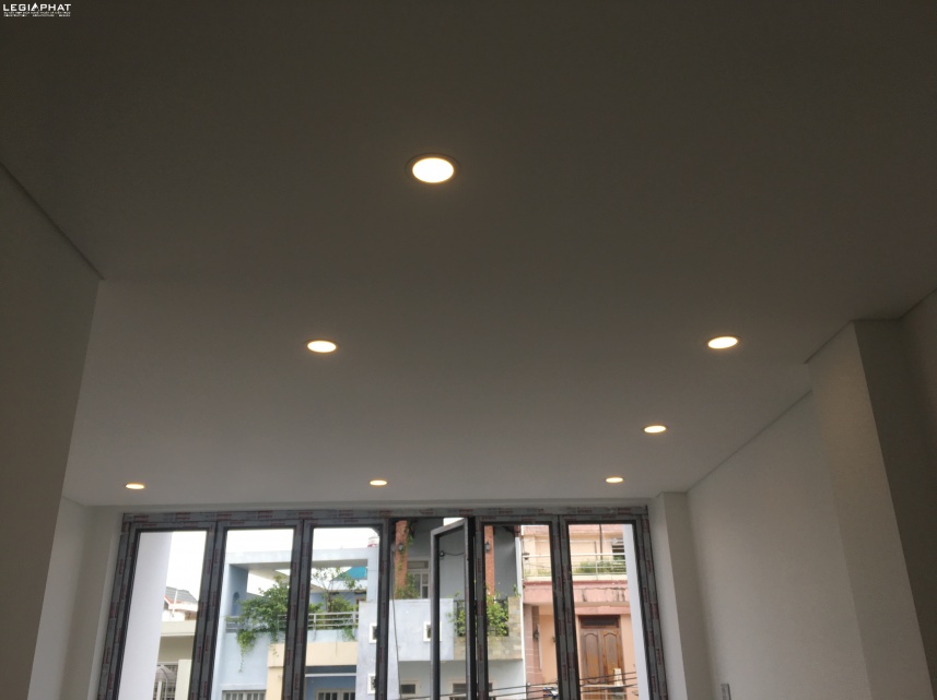 TI CÔNG NHÀ ANH NGUYỄN ĐÌNH CHIỀN 