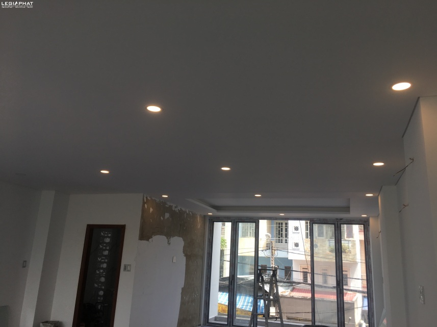 TI CÔNG NHÀ ANH NGUYỄN ĐÌNH CHIỀN 